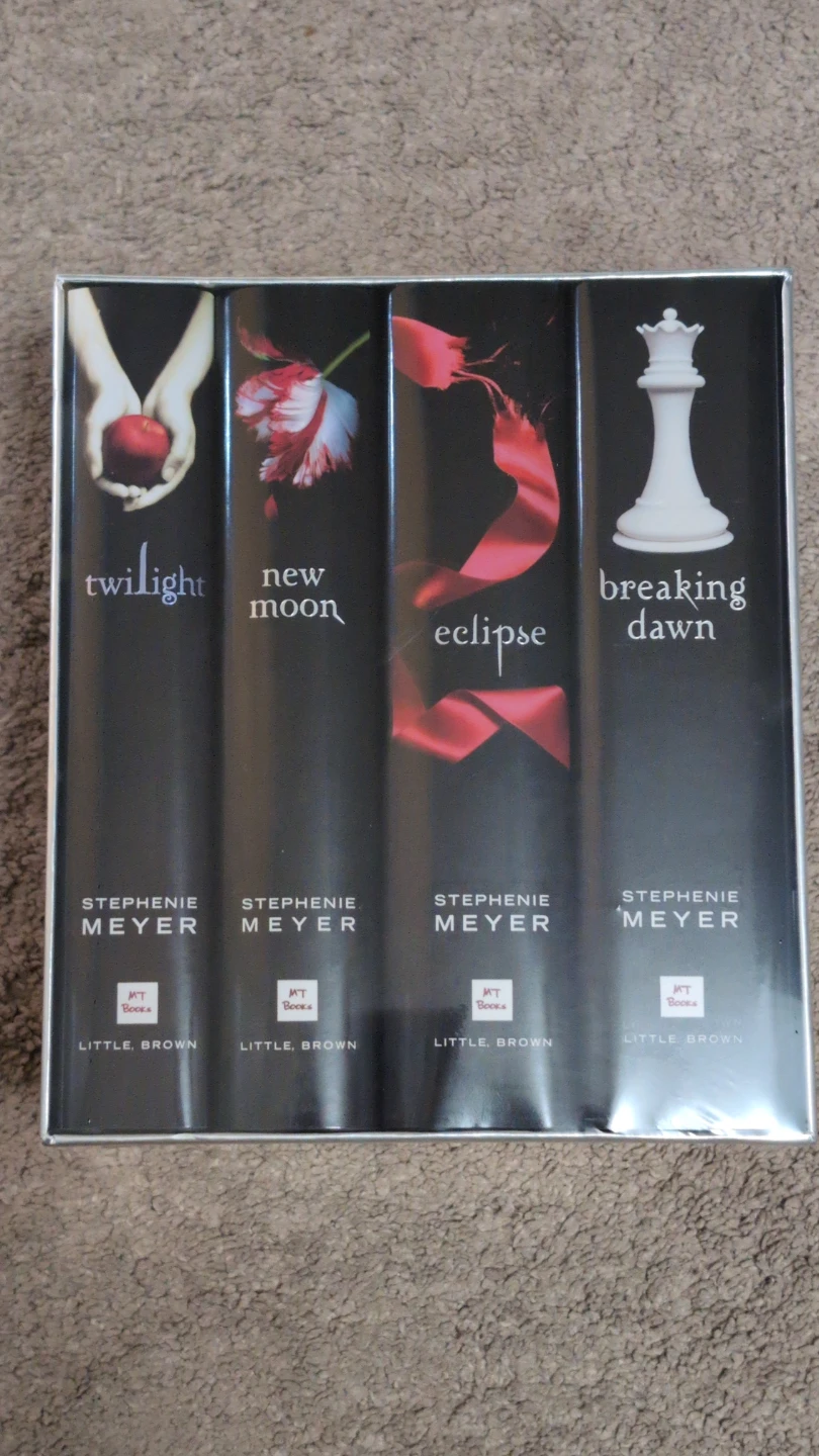 Twilight Saga Collection Box Set by Stephenie Meyer - photo 2