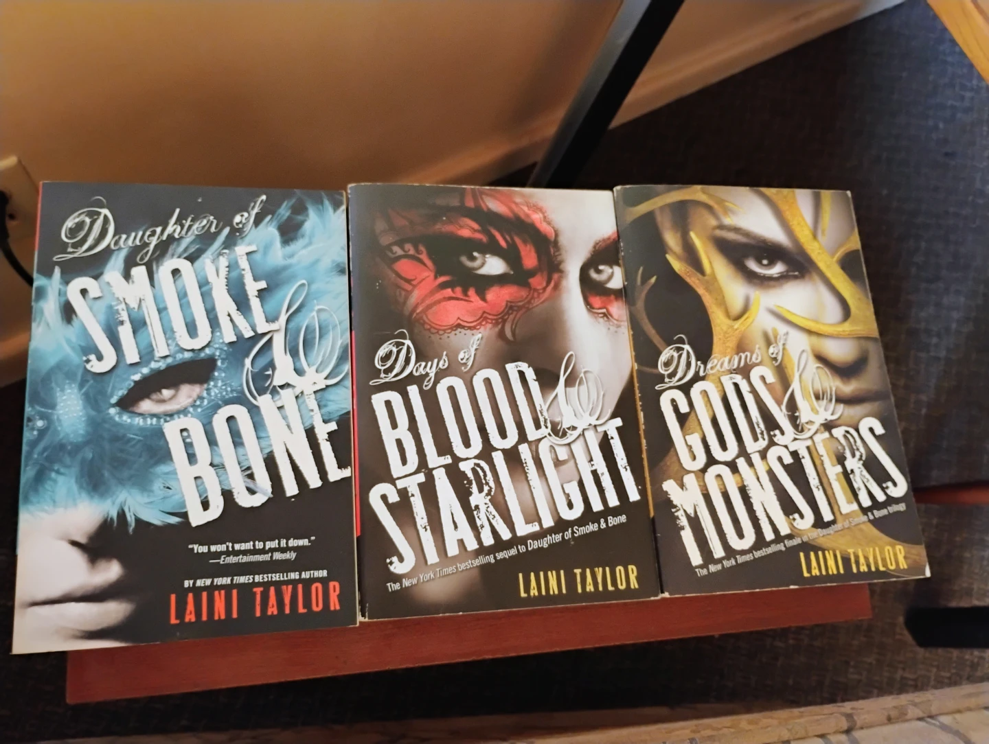 Laini Taylor Daughter of Smoke & Bone Series