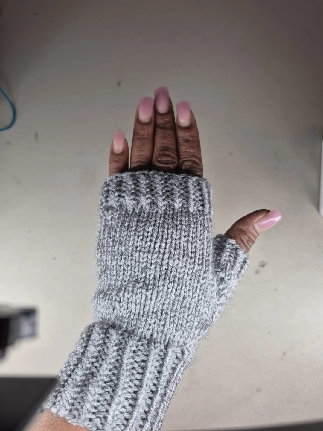 Women's knitted fingerless gloves - photo 2