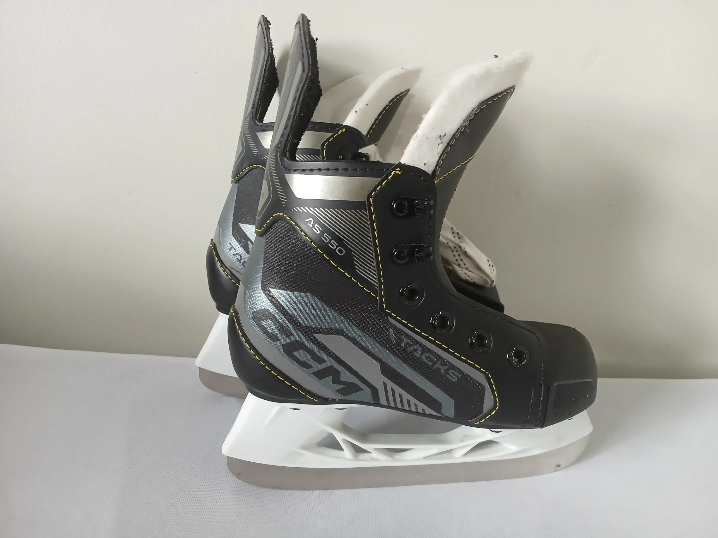 CCM Tacks AS-550 Ice Hockey Skates - Youth 11 - photo 4