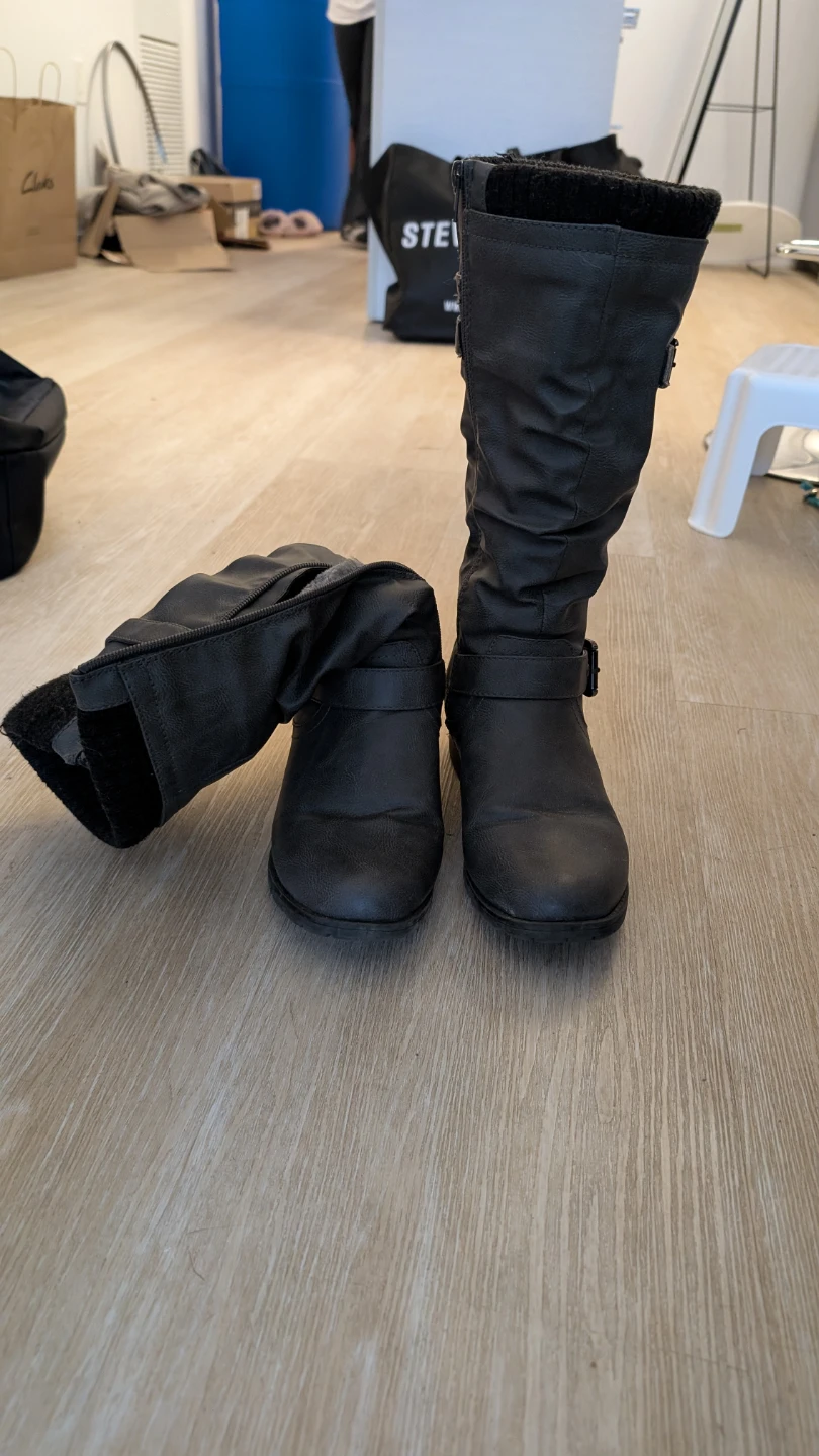 Women's Winter Boots Size 9