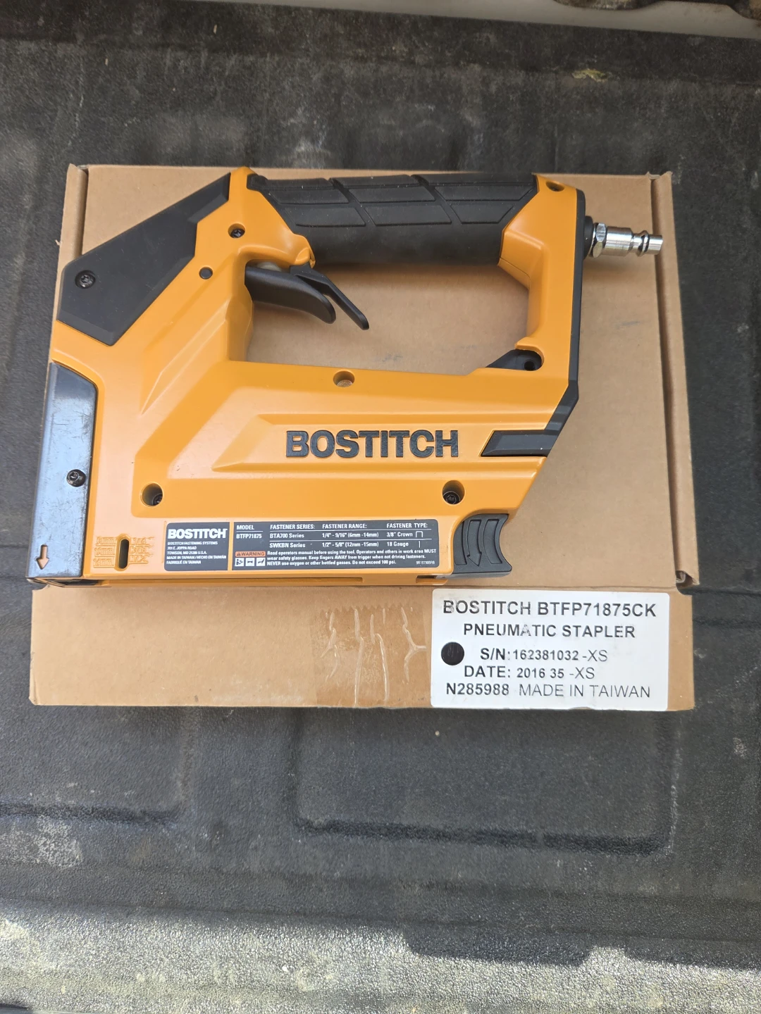 Bostitch BTFP71875CK Pneumatic Stapler