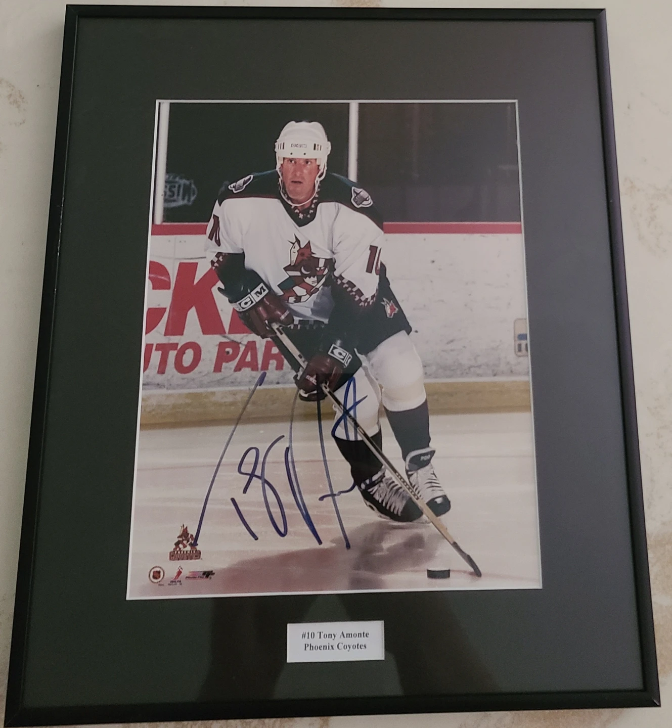 Framed Autographed Photo - Tony Amonte Phoenix Coyotes #10(COA)