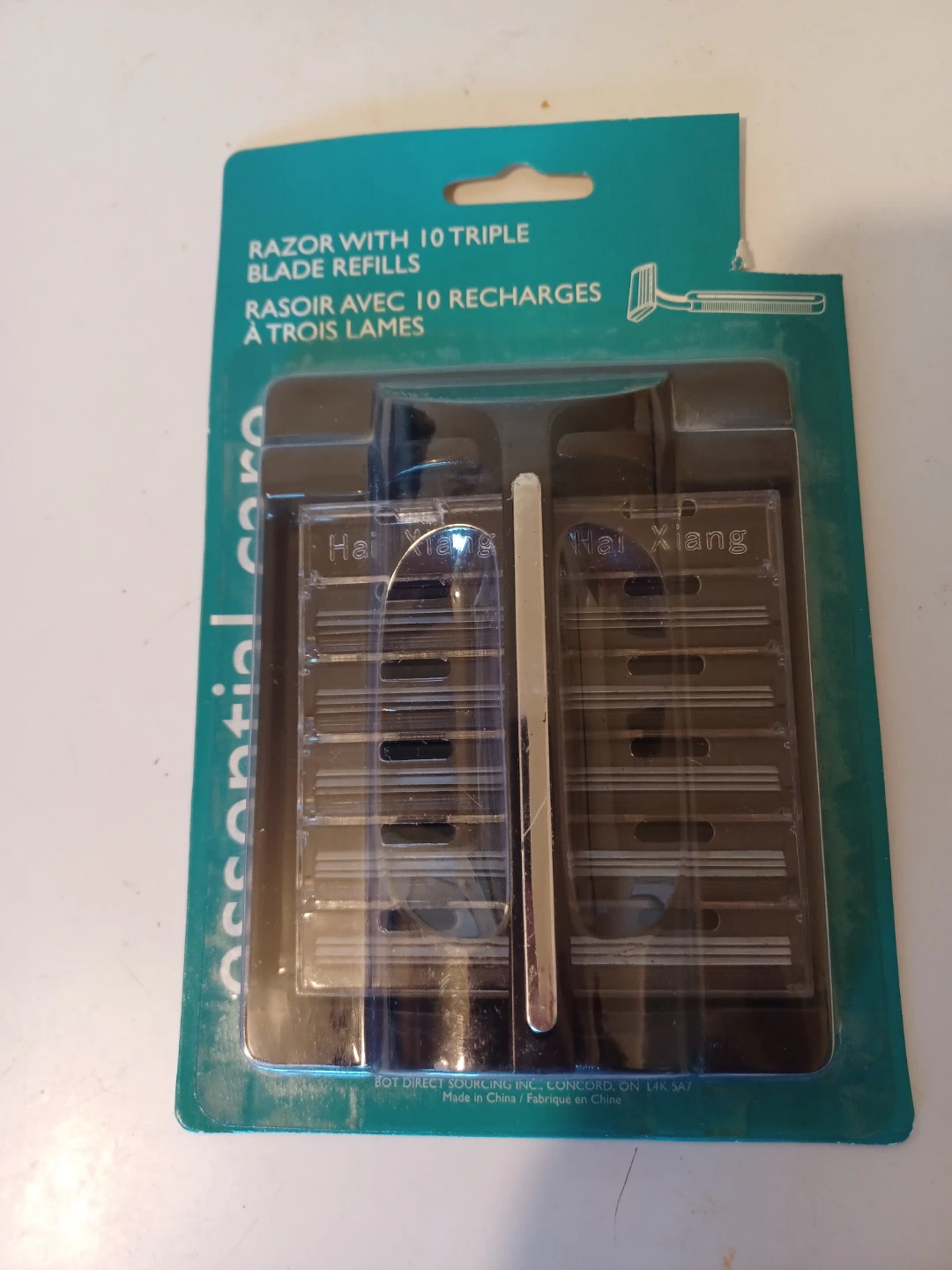 Razor with 10 Triple Blade Refills