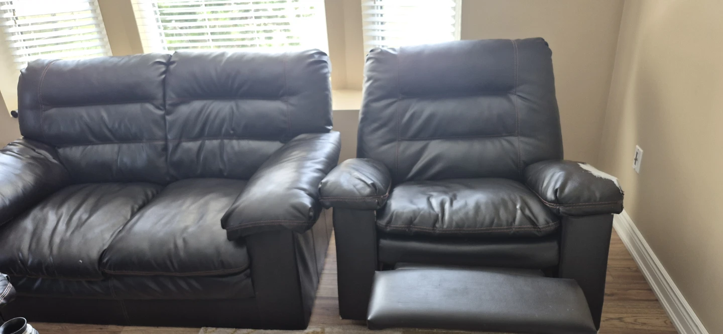 Brown Leather Loveseat and Recliner Set - photo 4