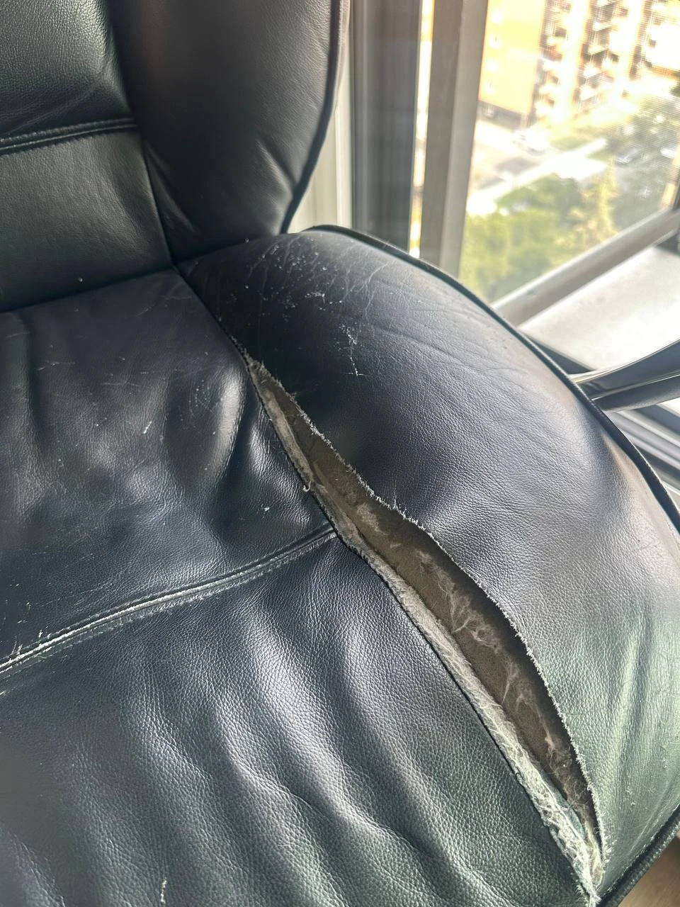 Free office chair — fully functional, cosmetic damage only - photo 5