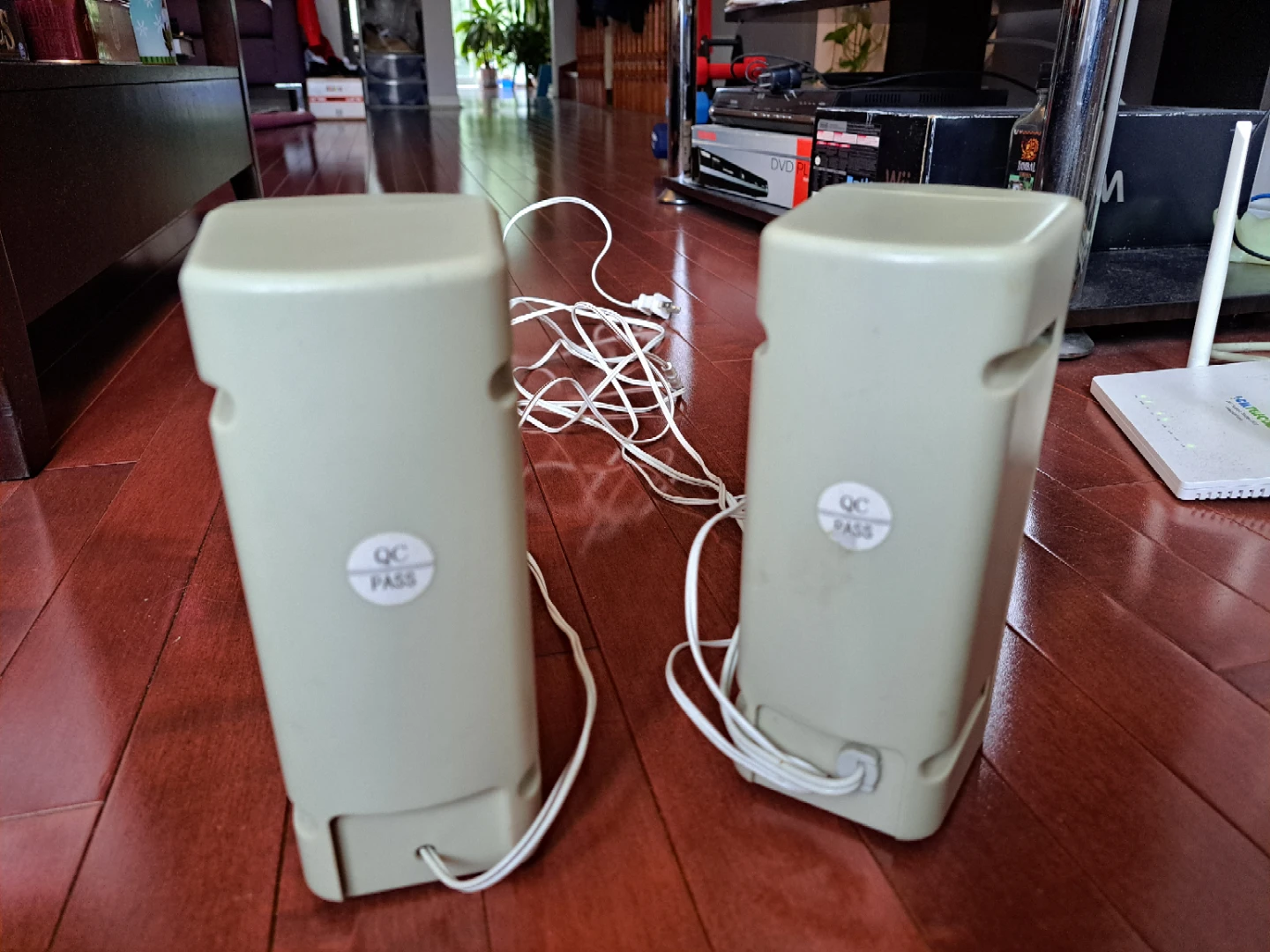 2 pairs Speaker $10 - photo 3