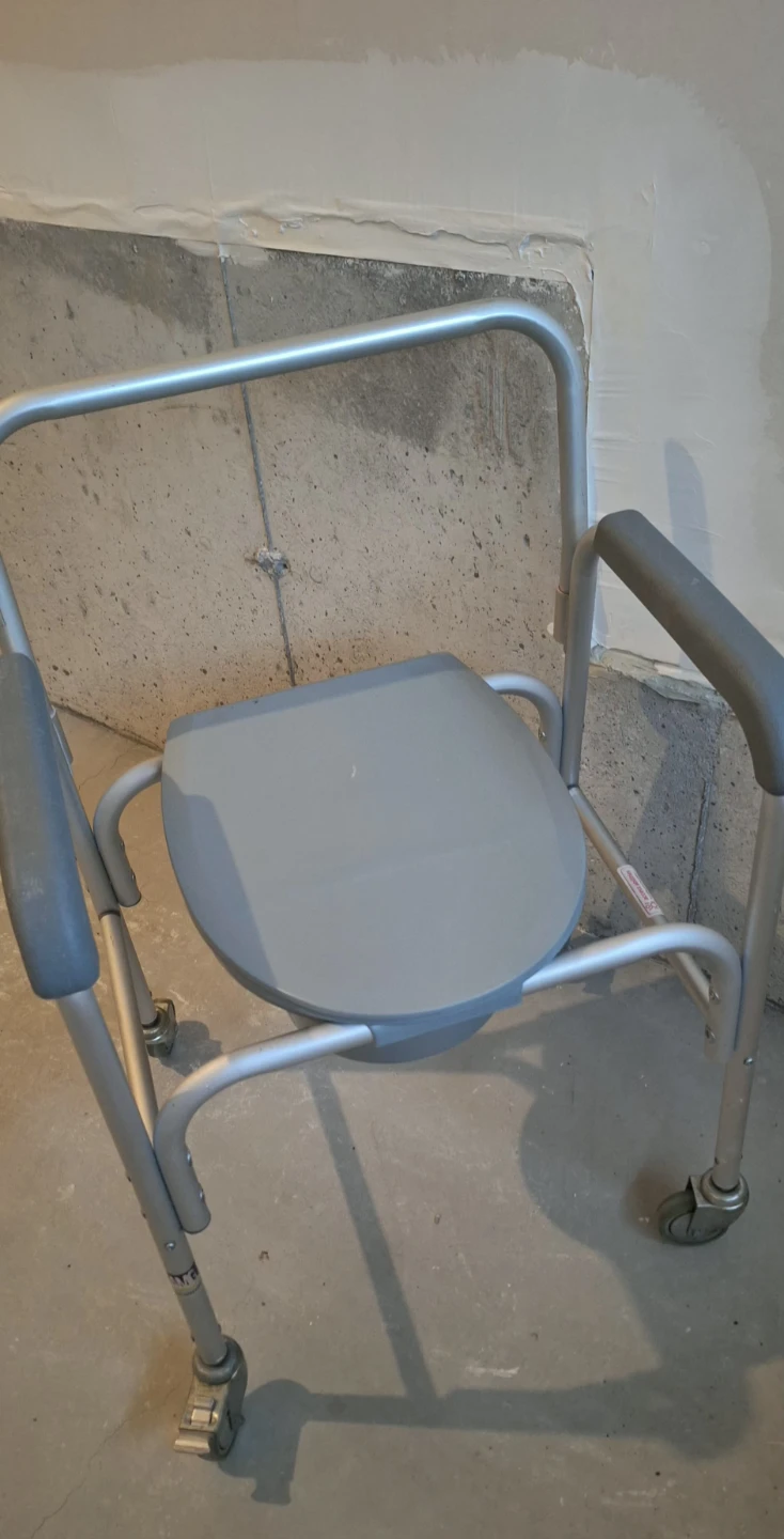 Portable Toilet Commode Chair - photo 2