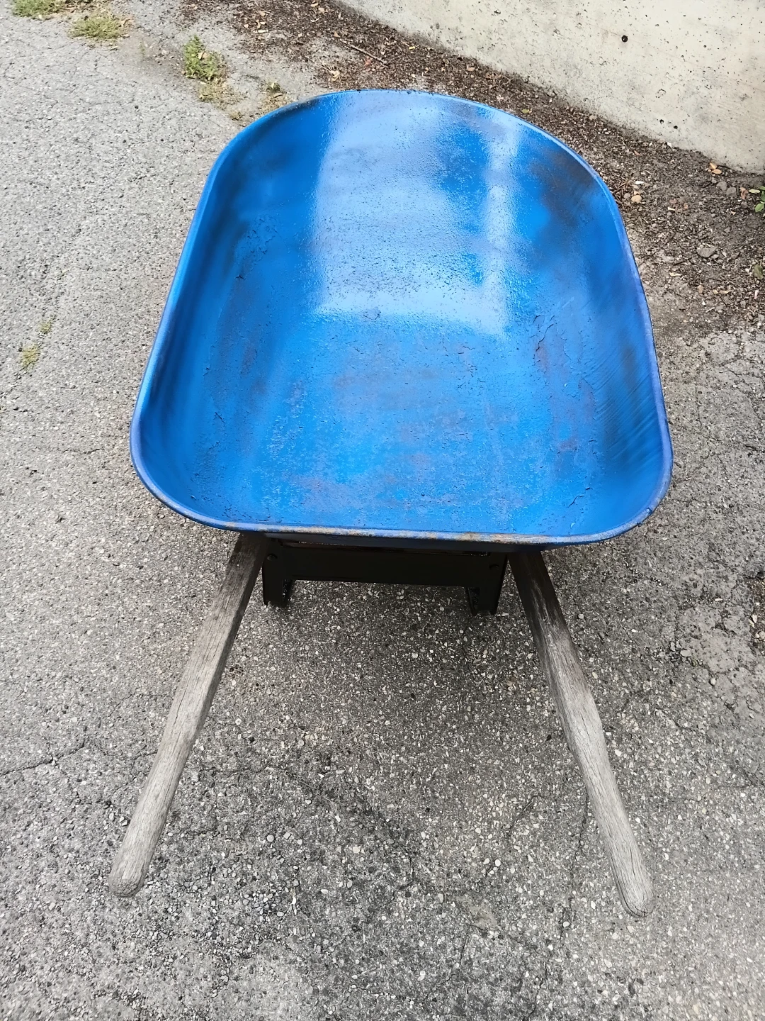 Heavy Duty Premium Metal Wheelbarrow - photo 2