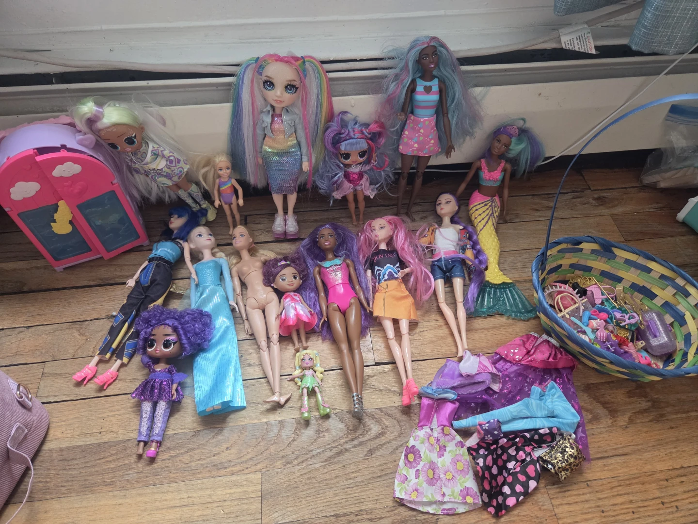 Lot of 9 Fashion Dolls - photo 2