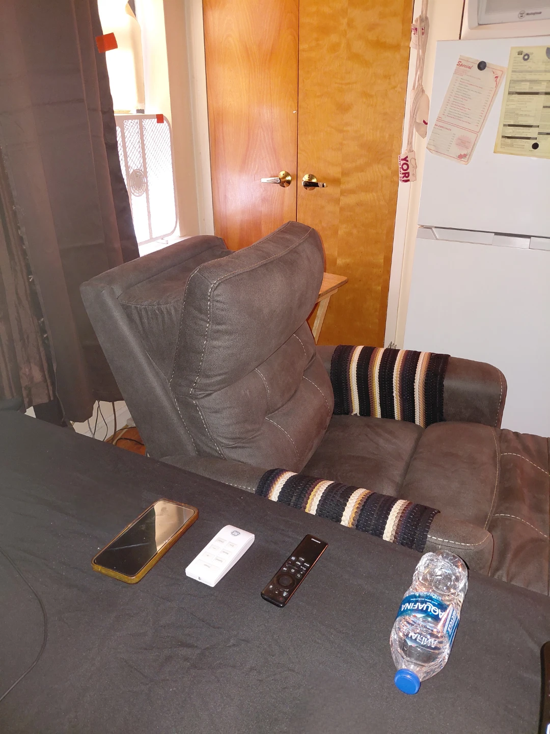 Raymour & Flanigan recliner,  remote control. - photo 5