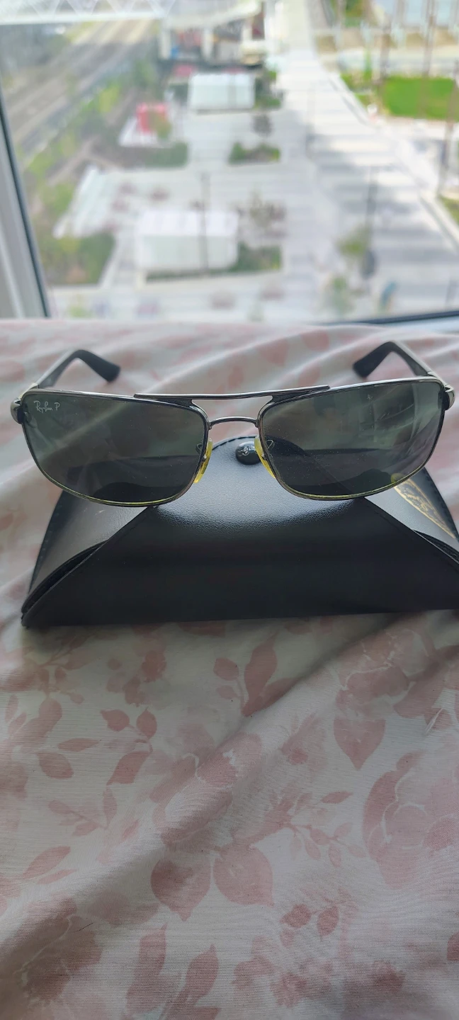 Ray-Ban Sunglasses with Case - photo 2