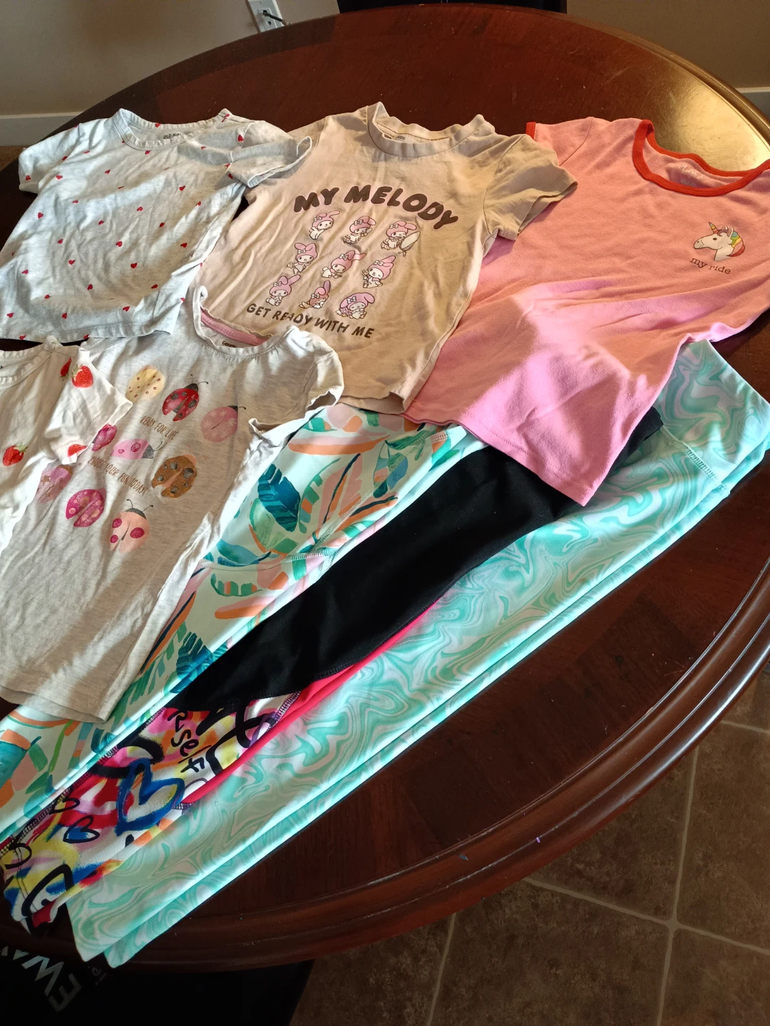 Kids size 6, leggings and short sleeve tops - photo 3