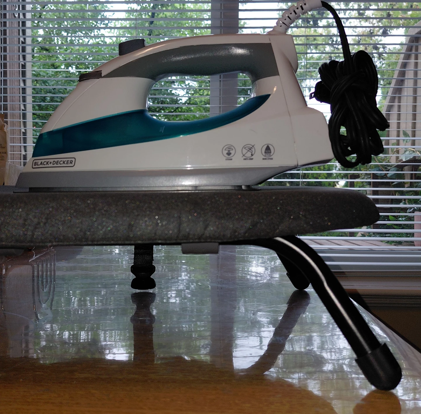 Foldable Ironing Board - and Free B&D iron - photo 3