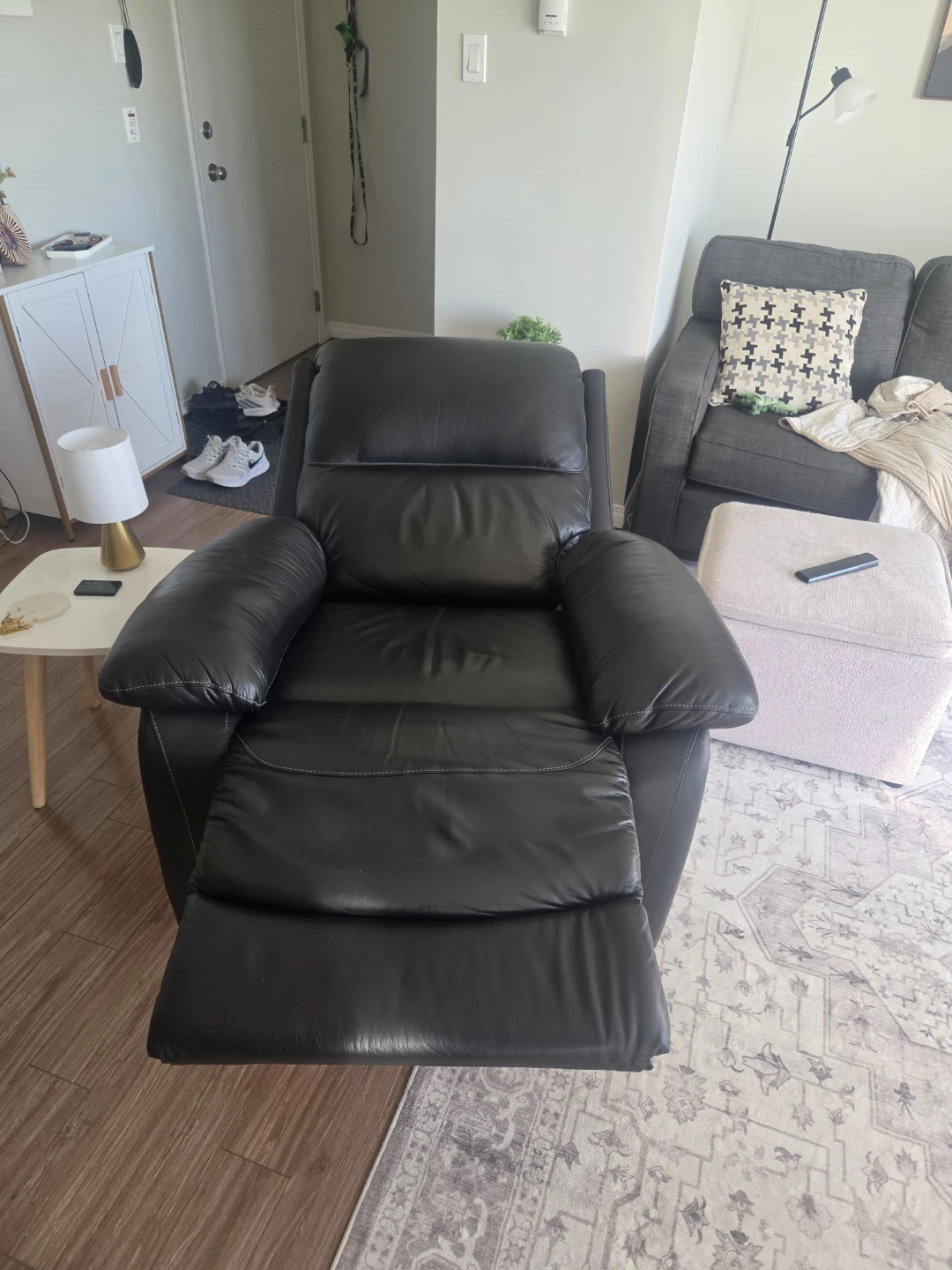Black leather recliner/ charcoal Grey sofa - photo 2