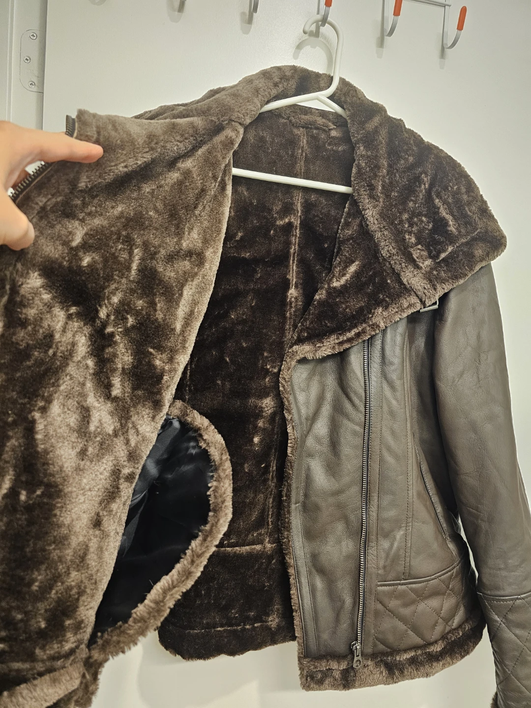 Dark brown leather jacket with faux fur lining - photo 3