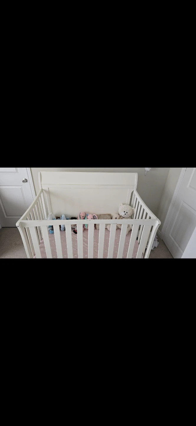 White Baby Crib/ toddler bed