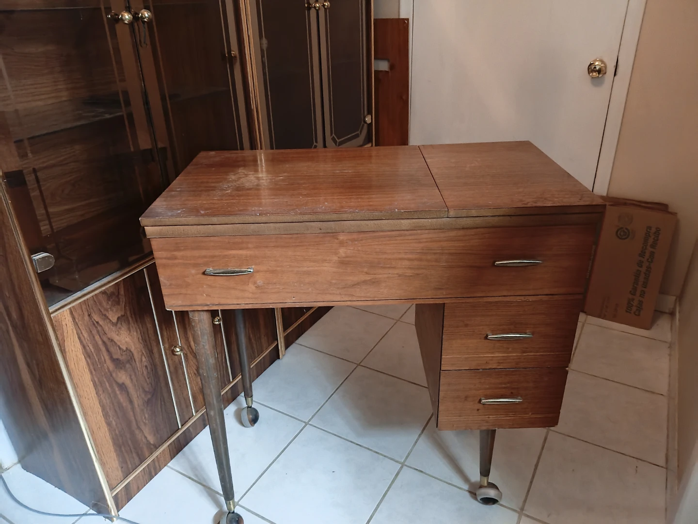 Singer Sewing Machine in Wooden Cabinet