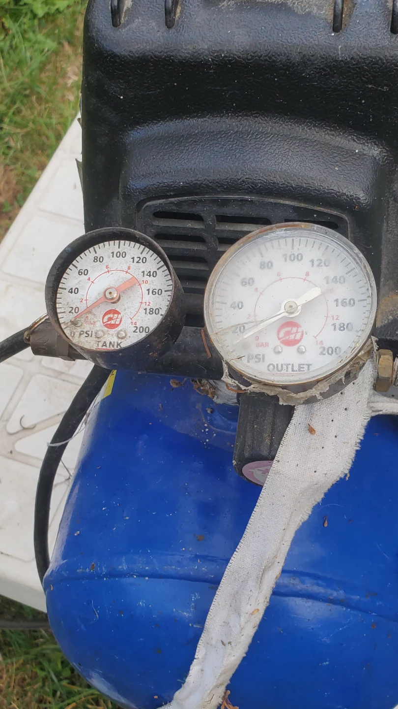 Campbell Hausfeld 100 PSI Air Compressor - photo 4