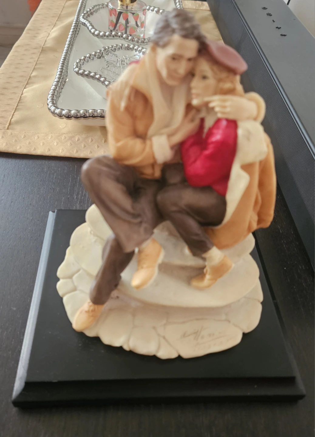 Couple Figurine on Base - photo 2