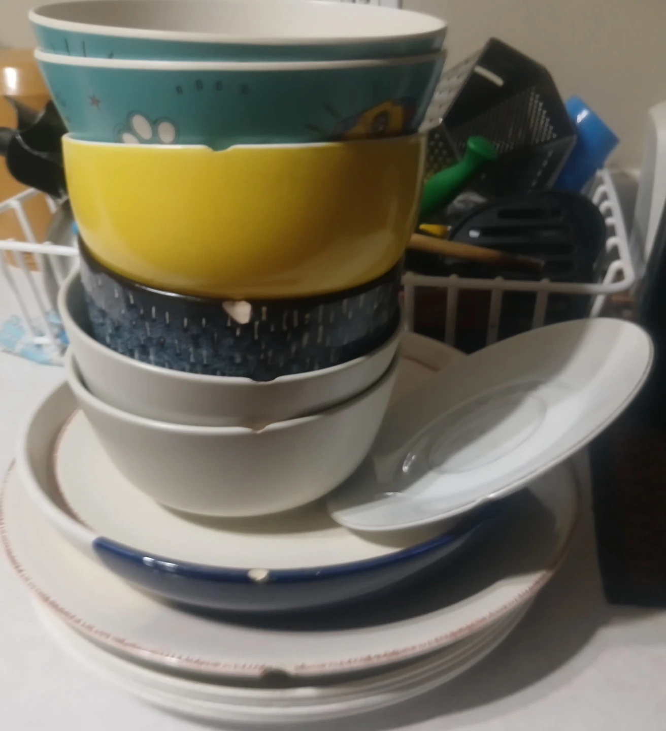 White Dinner Plates and Coloured Bowls Set - photo 2