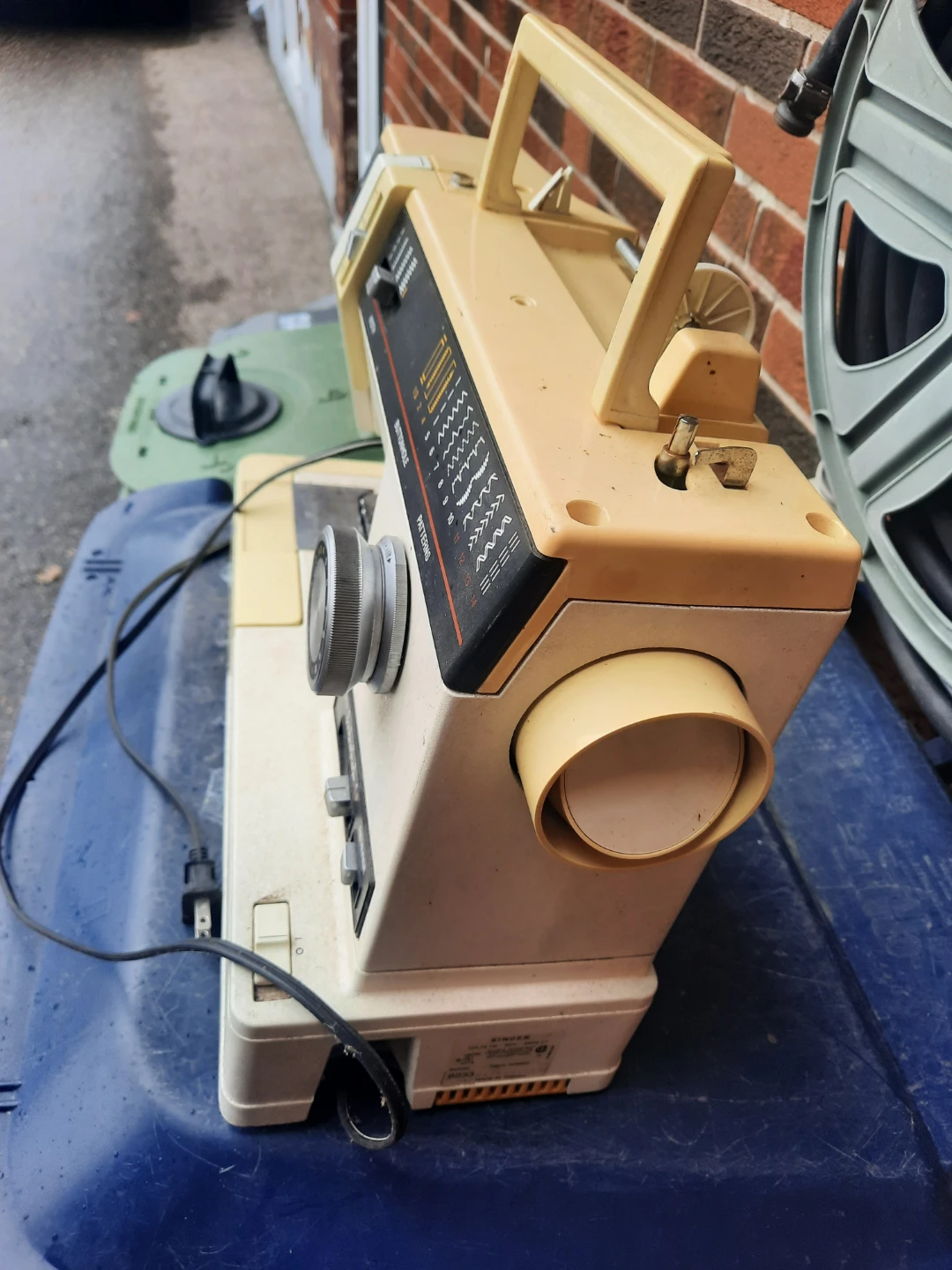 Sewing machines - photo 2