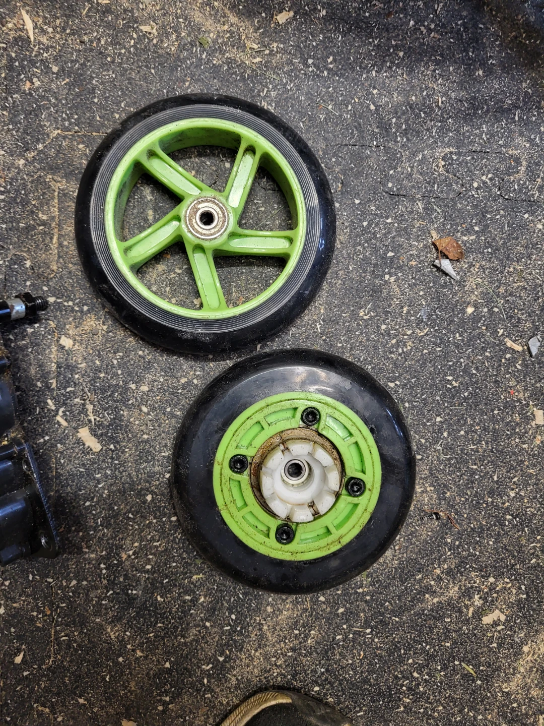 Green and Black Wheels with Gearbox - photo 2