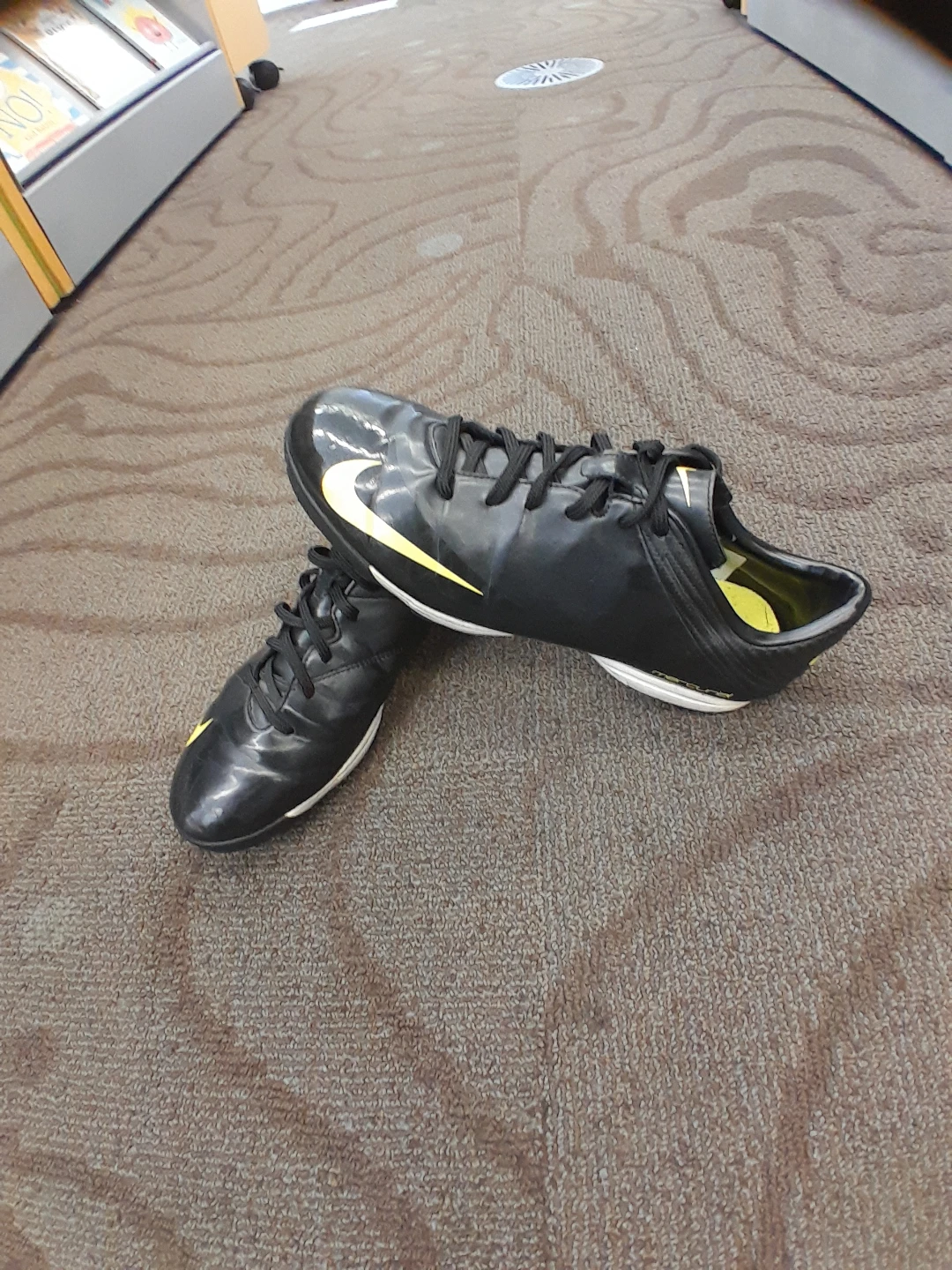 Nike Soccer Cleats Men's Size 9 - photo 5