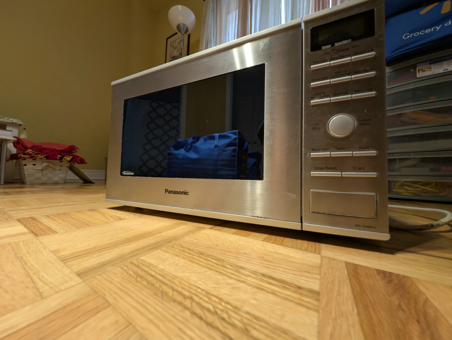 Panasonic Genius Inverter Microwave – NN-SD69 Series