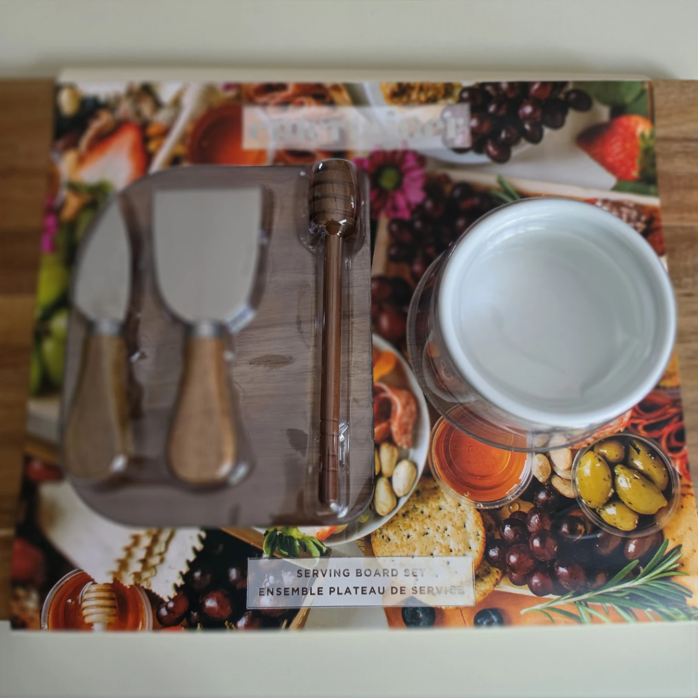 BNIP Entertainer Serving Board Set w Cheese Knives & Ramekin - photo 2