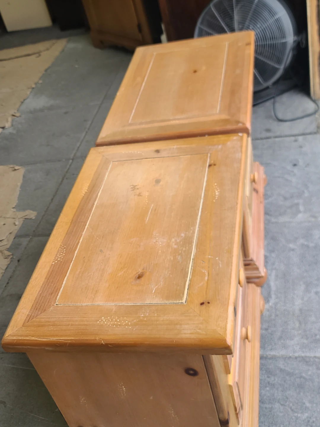 Pair of Broyhill Pine Nightstands - photo 4