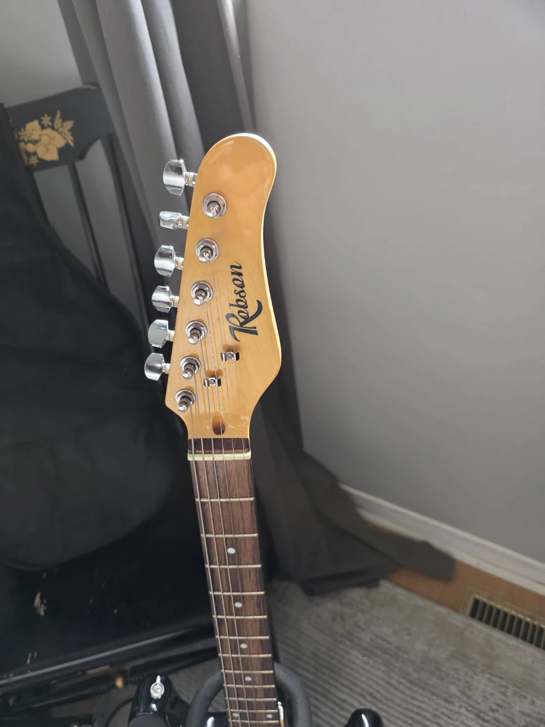 Beautiful electric guitar and amp - photo 3