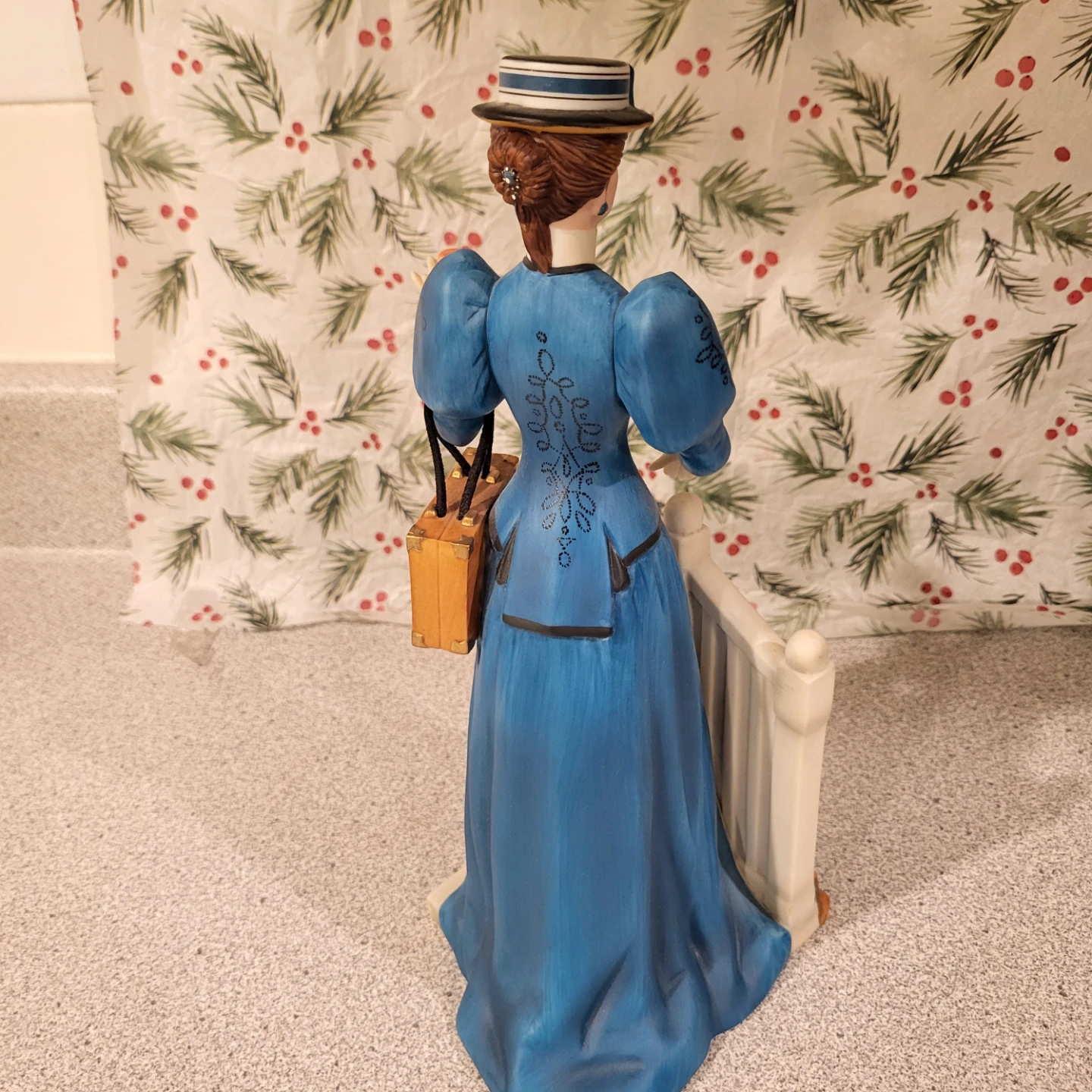 AVON Figurine of a Victorian Lady - photo 2