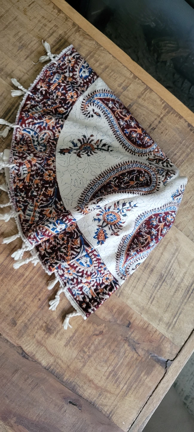 Round Paisley Print Table Runner with Tassels - photo 2