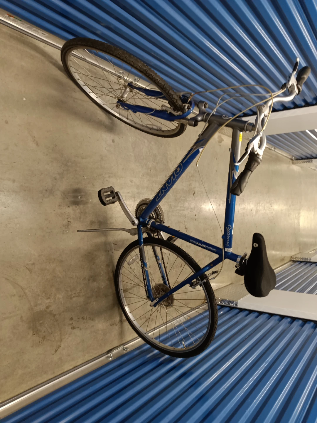 Giant Cypress Women's Hybrid Bike