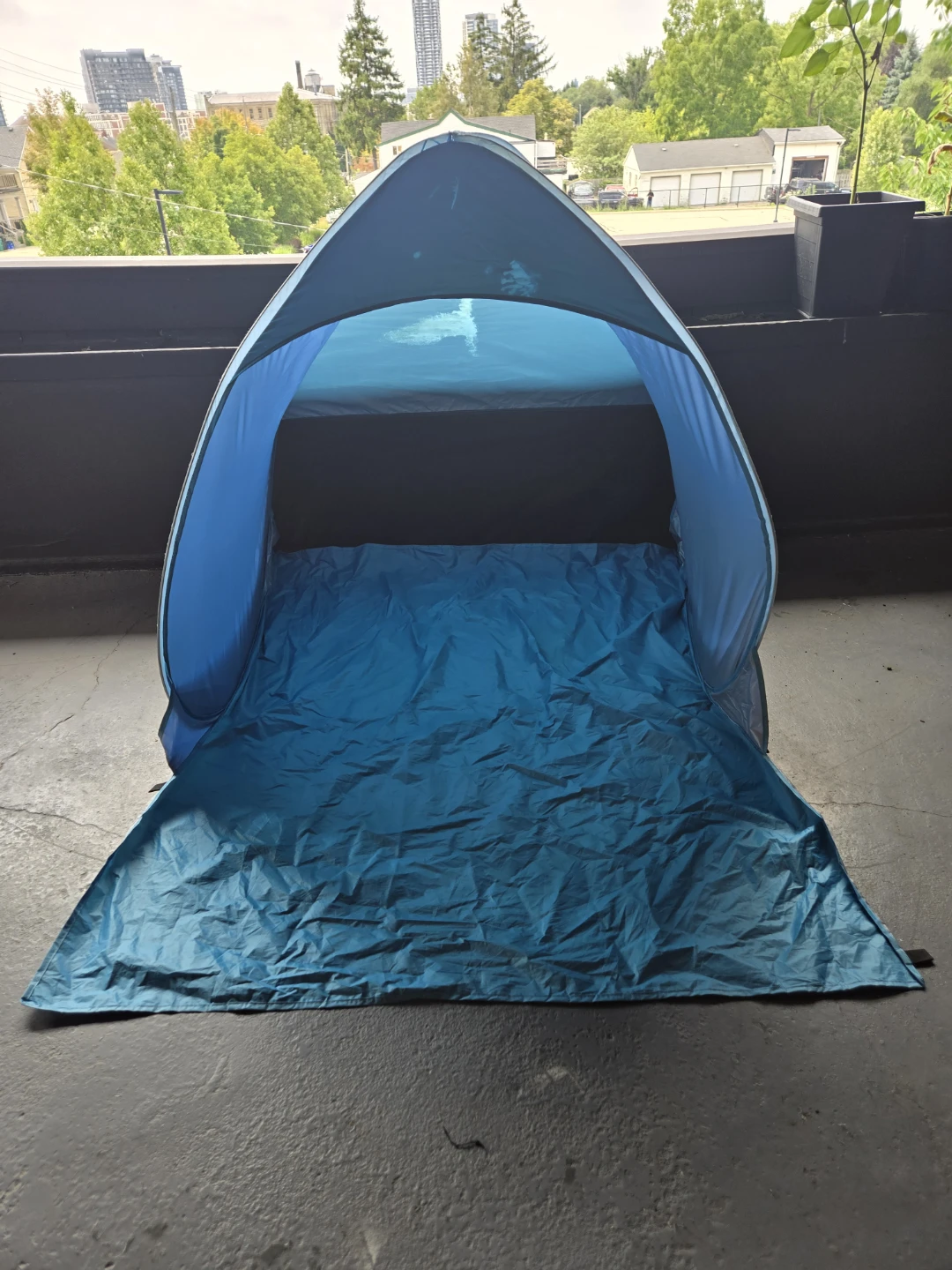 Beach sun tent shelter shade