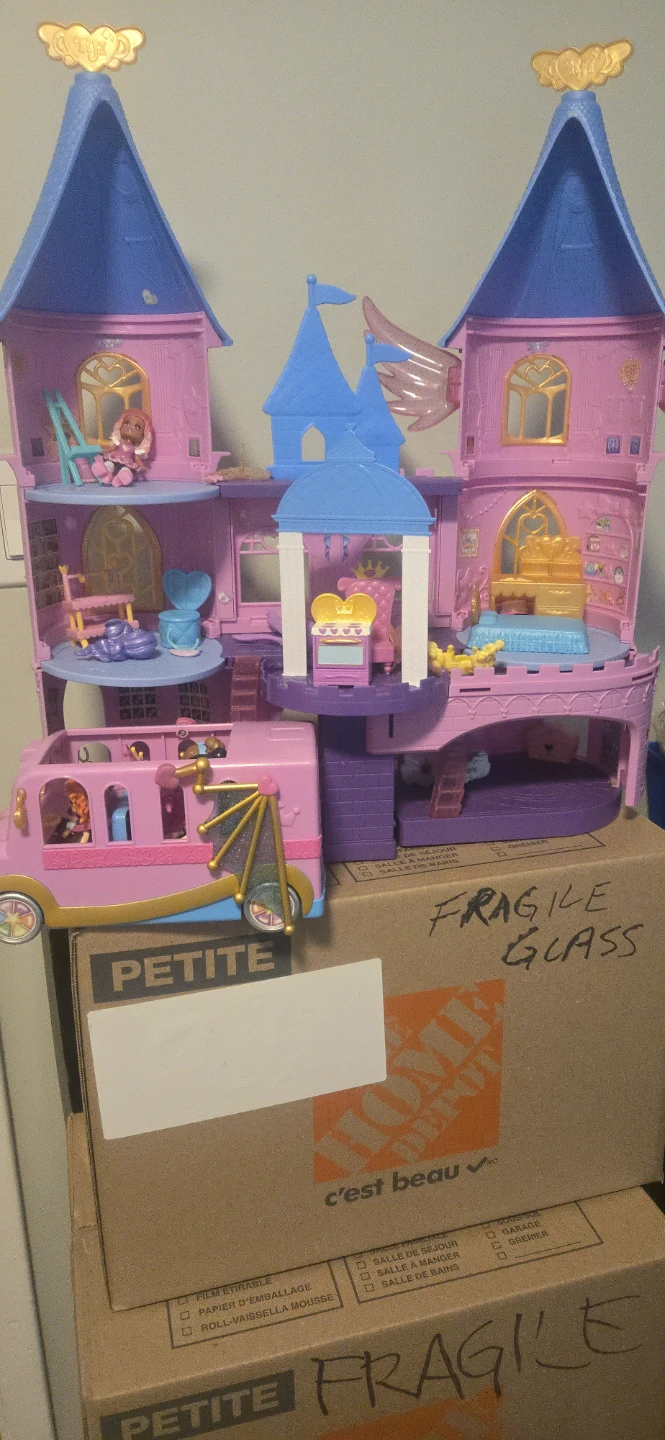 Rainbow High Castle Playset and Vehicle
