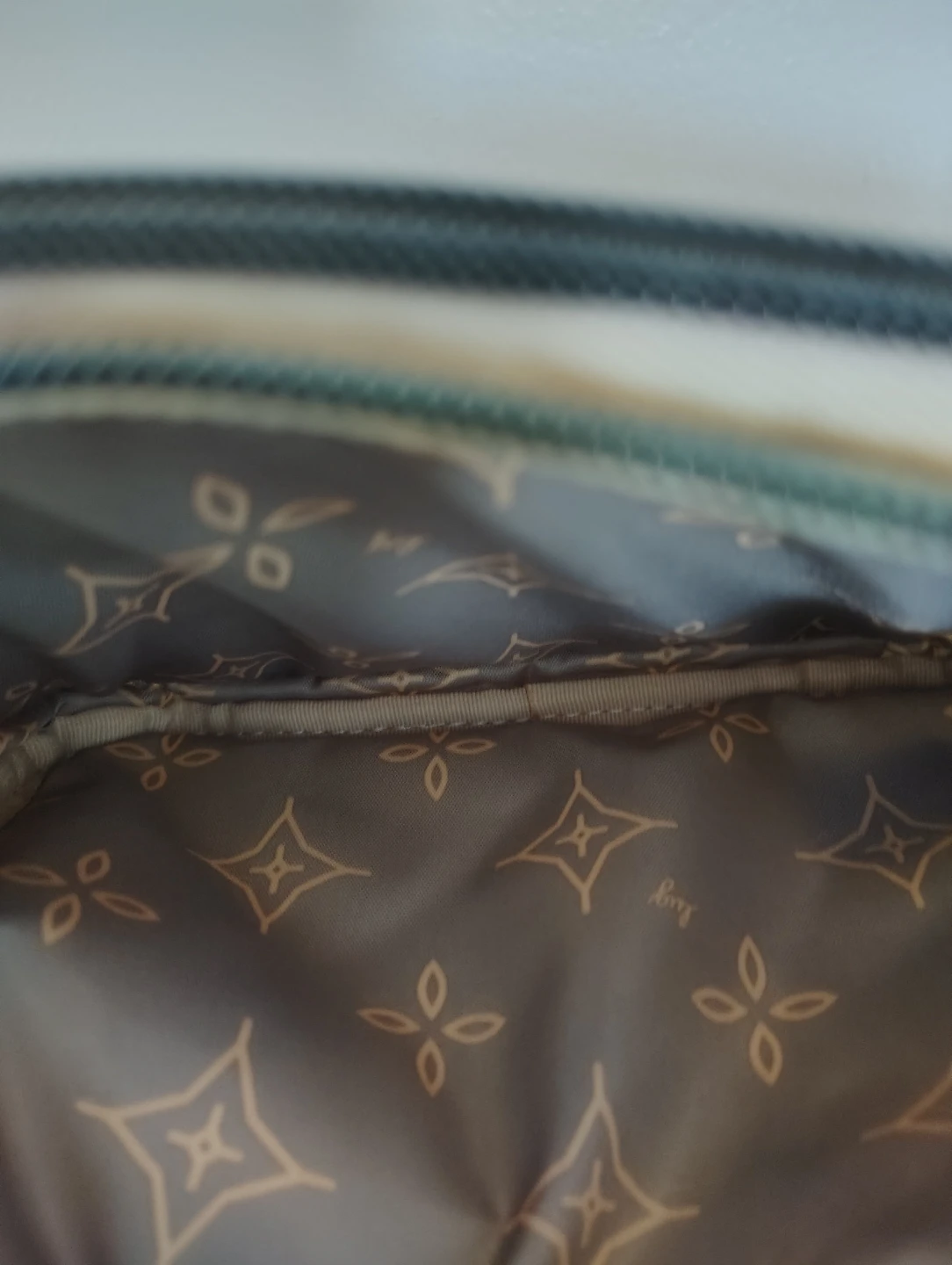🆕 lug Quilted Crossbody Bag in Champagne Gold - photo 4