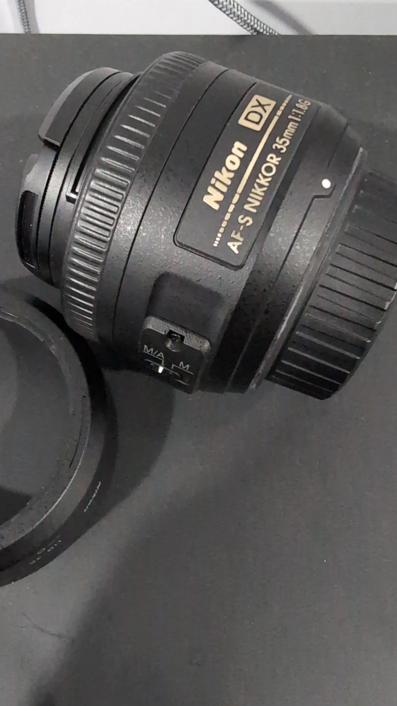Nikon AF-S DX NIKKOR 35mm f/1.8G Lens - photo 2