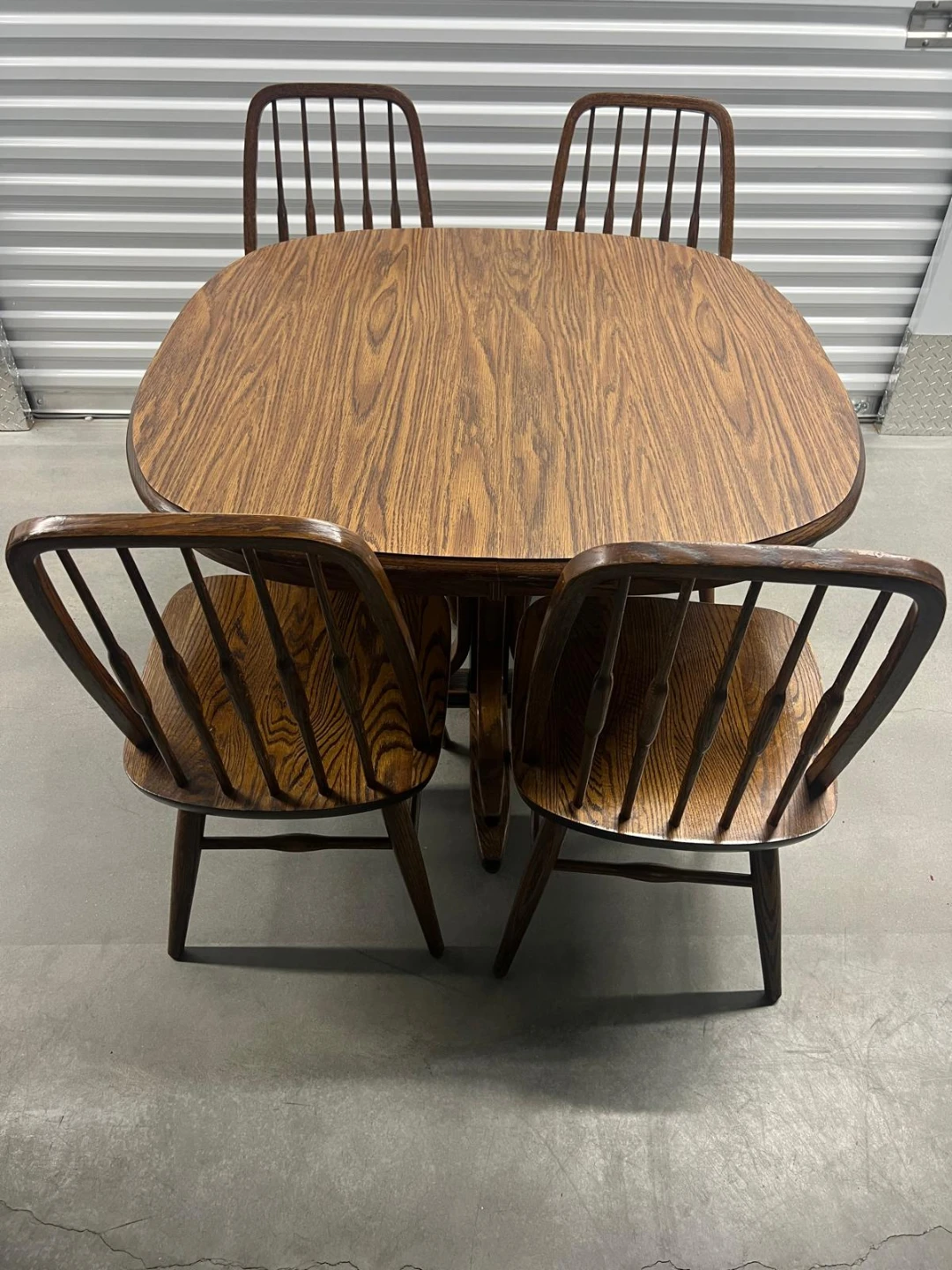 Beautiful Wooden Dining Room Table with 4 chairs. - photo 4