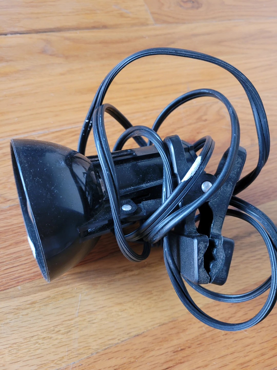Free Black Clip-On Portable Lamp - photo 3