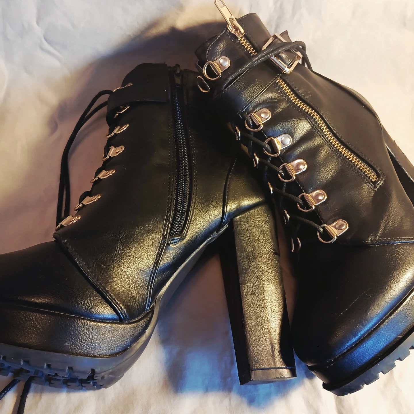 Black Lace-Up Heeled Ankle Boots - photo 2