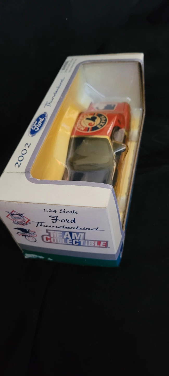 2002 Ford Thunderbird Montreal Expos Limited Edition Diecast - photo 5