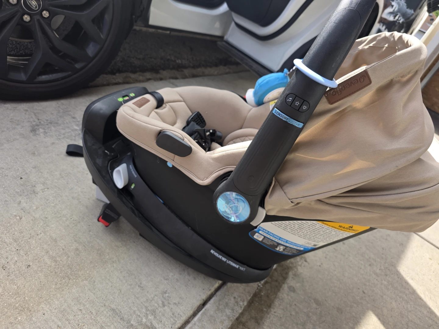 Evenflo Infant Car Seat with Canopy - photo 2