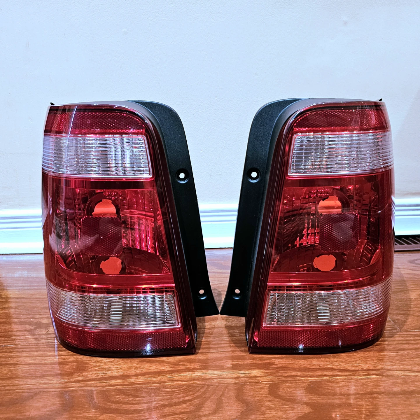 2008-2012 Ford Escape Genuine OEM Tail Lights Left & Right Pair - photo 2