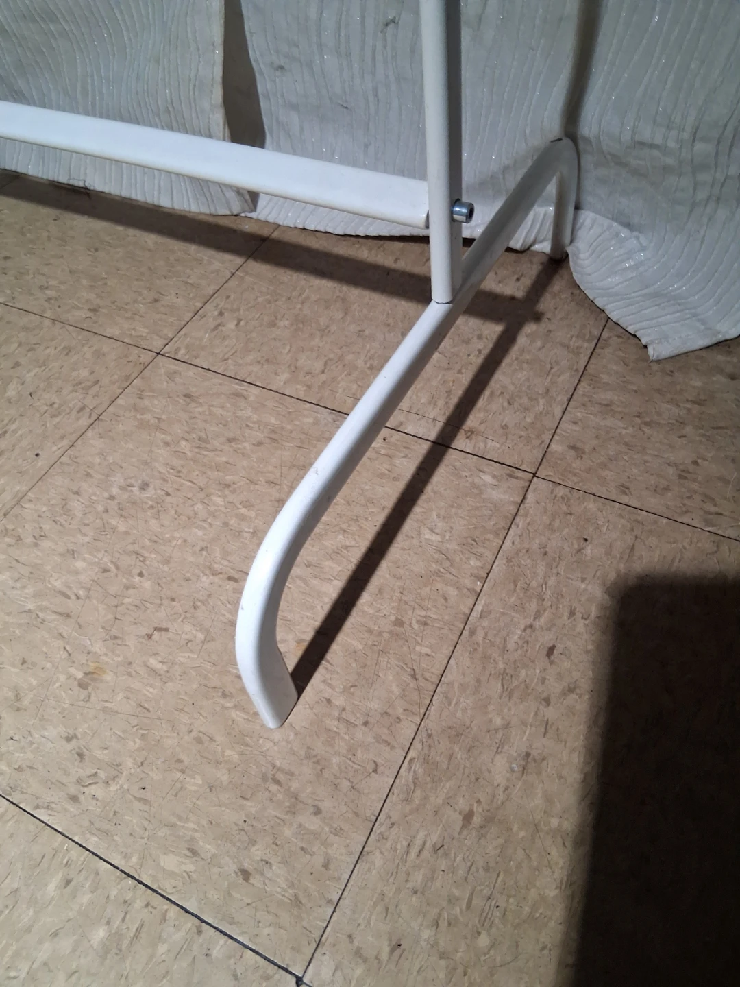 White Metal Garment Rack - photo 2