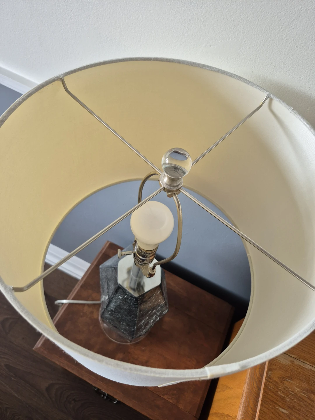 Table Lamp and Night Table with two Drawers - photo 4