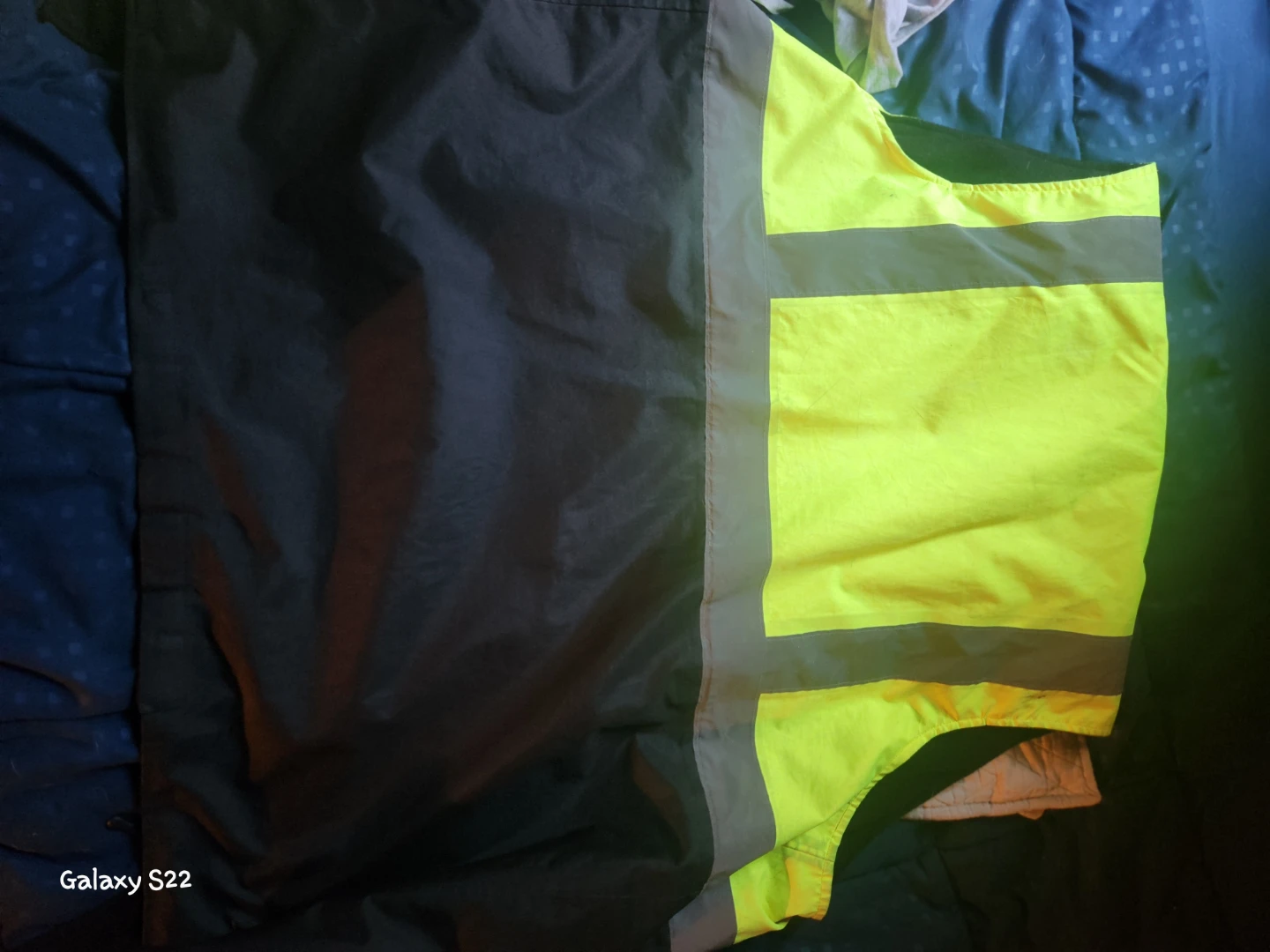 Two high-visibility safety vests. - photo 2