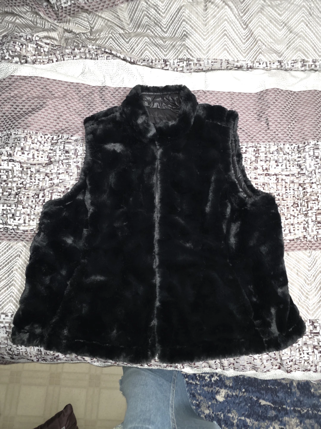 New!! Black Reversible Faux Fur & Quilted Vest - photo 2