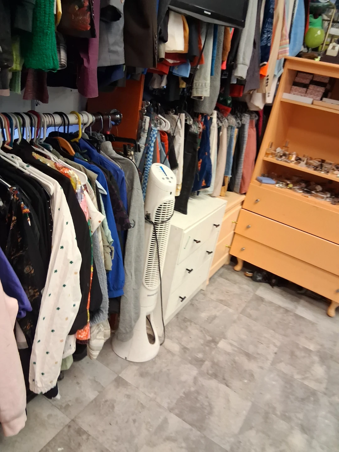 tienda de segunda mano precios diferentes  camas salas